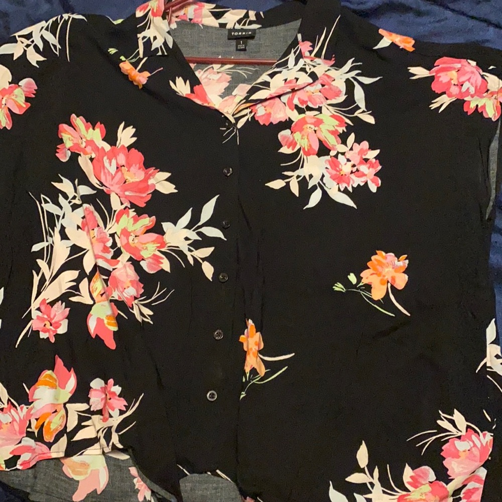 Floral shirt sleeve knot front blouse